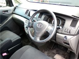 Toyota ISIS Platana Black Limited 2010 full