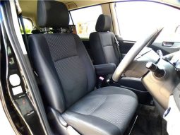 Toyota ISIS Platana Black Limited 2010 full