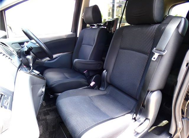 Toyota ISIS Platana Black Limited 2010 full