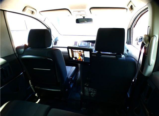 Toyota ISIS Platana Black Limited 2010 full