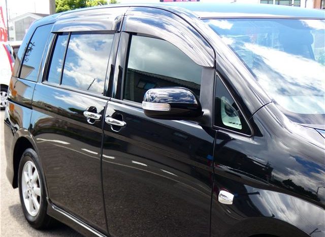 Toyota ISIS Platana Black Limited 2010 full