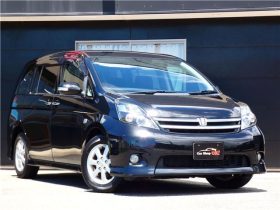 Toyota ISIS Platana Black Limited 2010