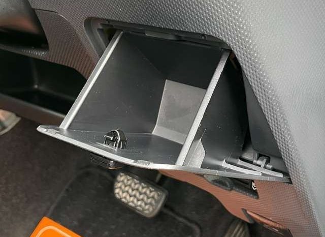 Toyota IST 150G 2013 full