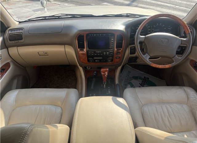 Toyota Land Cruiser Cygnus 2002 full