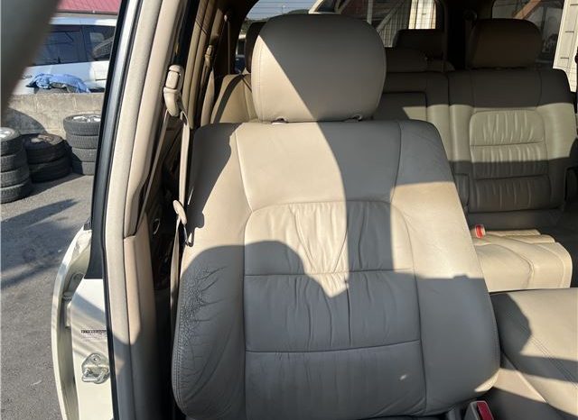 Toyota Land Cruiser Cygnus 2002 full