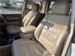 Toyota Land Cruiser Cygnus 2002 full