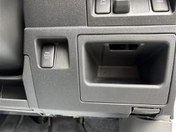 Toyota Sienta  2013 full