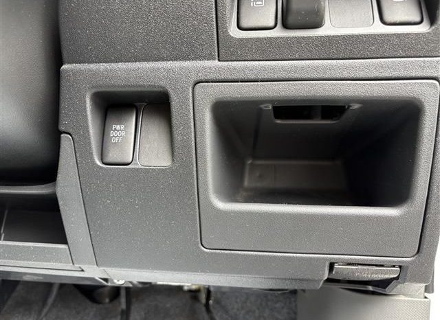 Toyota Sienta  2013 full