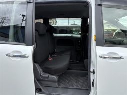 Toyota Sienta  2013 full