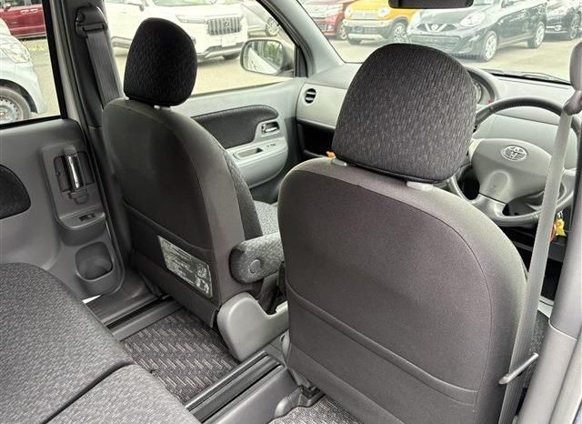 Toyota Sienta  2013 full