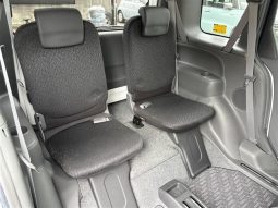 Toyota Sienta  2013 full