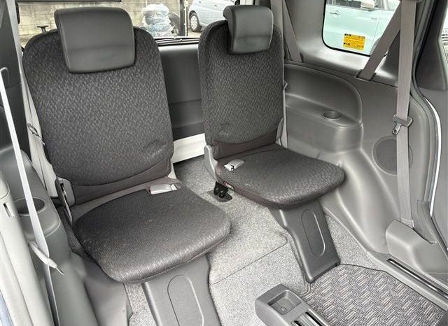 Toyota Sienta  2013 full