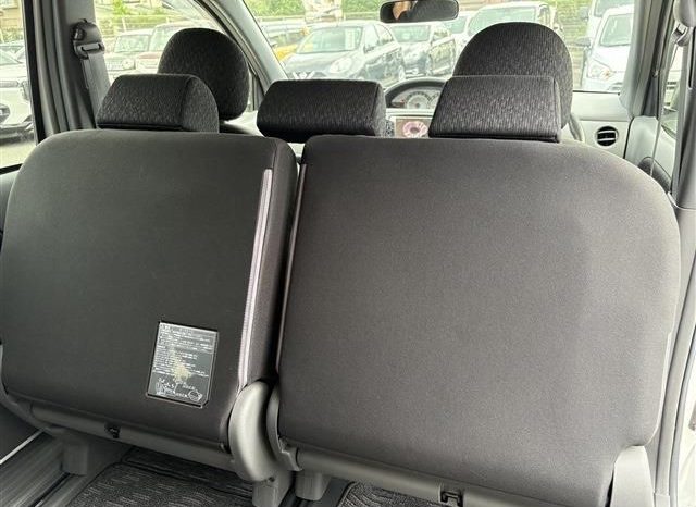 Toyota Sienta  2013 full