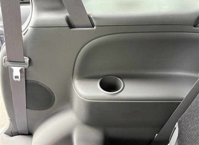 Toyota Sienta  2013 full