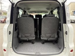 Toyota Sienta  2013 full