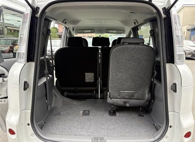 Toyota Sienta  2013 full