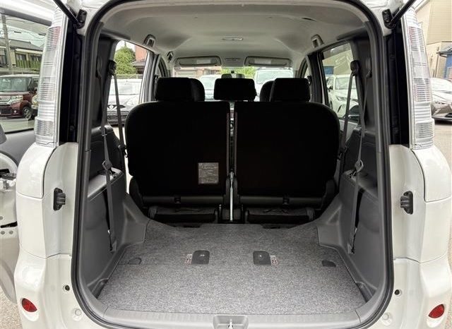 Toyota Sienta  2013 full