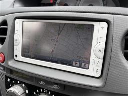 Toyota Sienta  2013 full