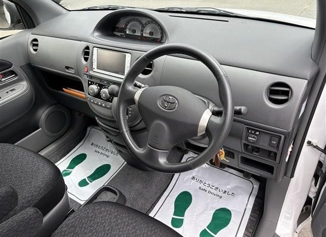 Toyota Sienta  2013 full