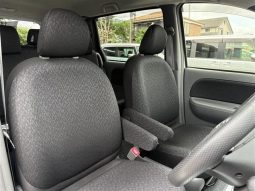 Toyota Sienta  2013 full