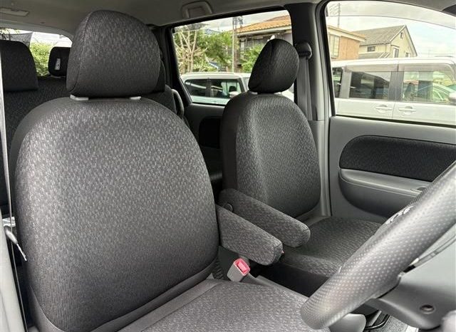 Toyota Sienta  2013 full