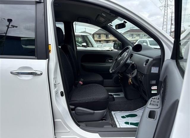 Toyota Sienta  2013 full