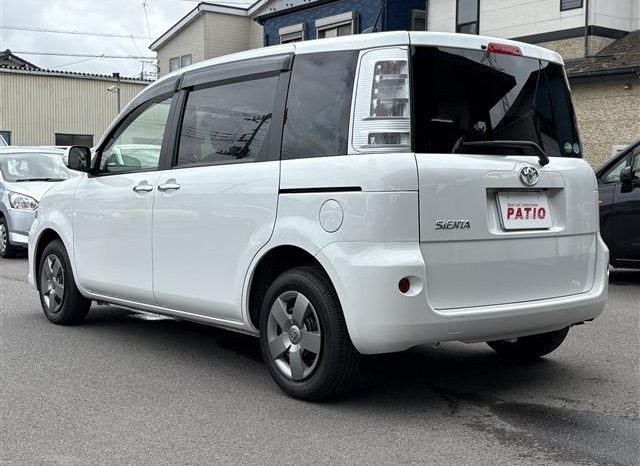 Toyota Sienta  2013 full