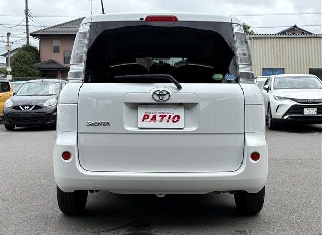 Toyota Sienta  2013 full