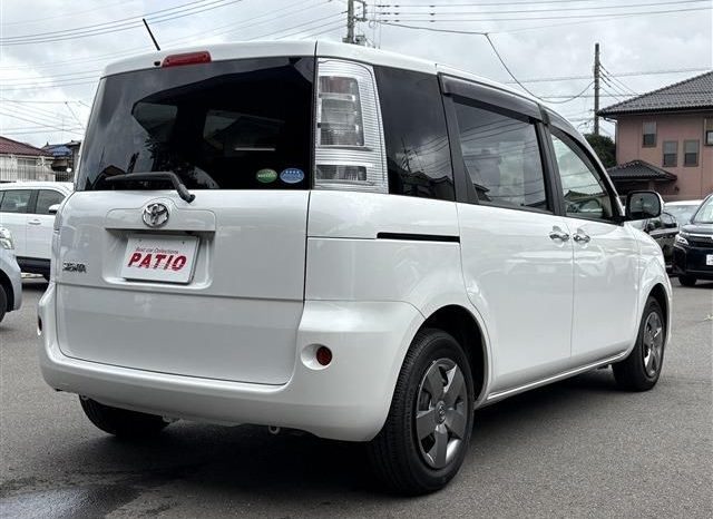 Toyota Sienta  2013 full