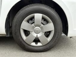 Toyota Sienta  2013 full