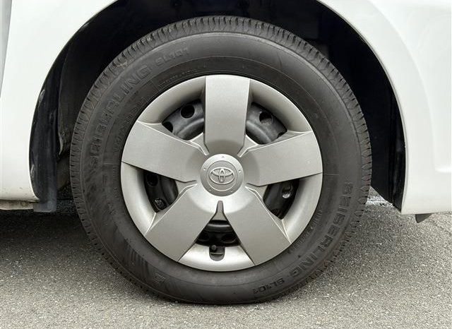 Toyota Sienta  2013 full