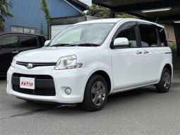 Toyota Sienta  2013 full