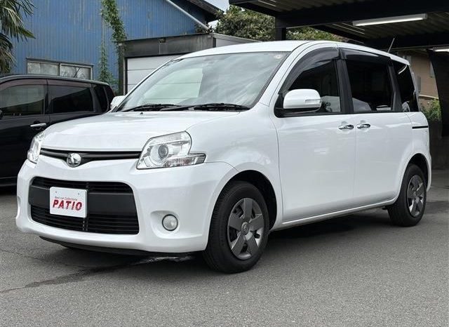Toyota Sienta  2013 full