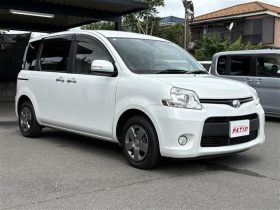 Toyota Sienta  2013
