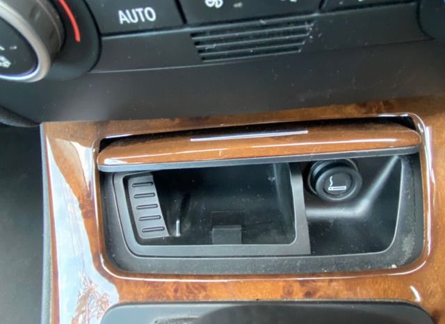 BMW 3-Series 320i 2008 full