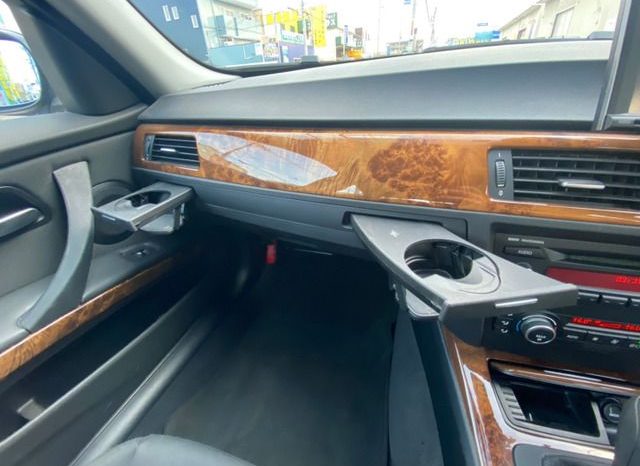 BMW 3-Series 320i 2008 full