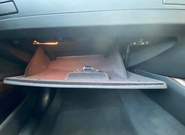 BMW 3-Series 320i 2008 full