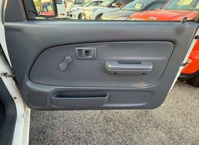 Toyota Hilux Deluxe Single Cab 2001 full