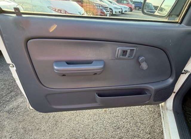 Toyota Hilux Deluxe Single Cab 2001 full