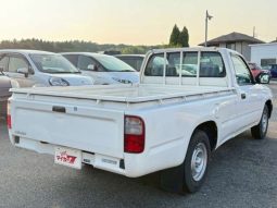 Toyota Hilux Deluxe Single Cab 2001 full