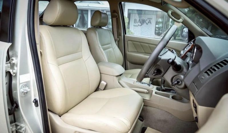 Toyota Fortuner 3.0 V 2011 full