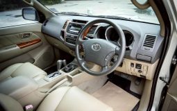 Toyota Fortuner 3.0 V 2011 full