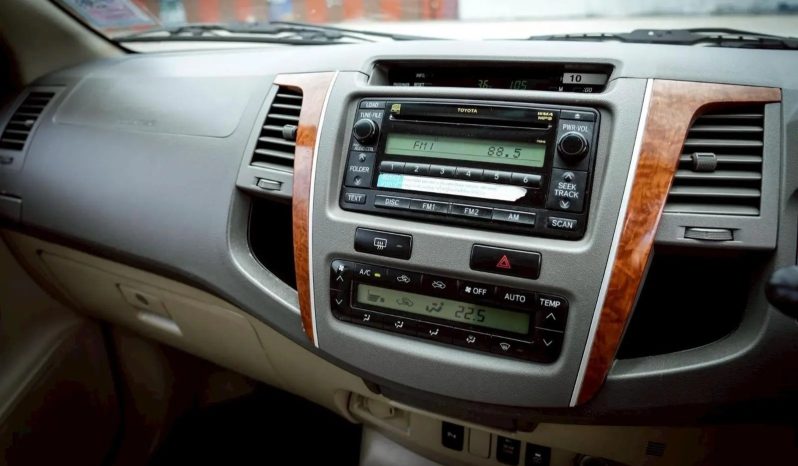 Toyota Fortuner 3.0 V 2011 full