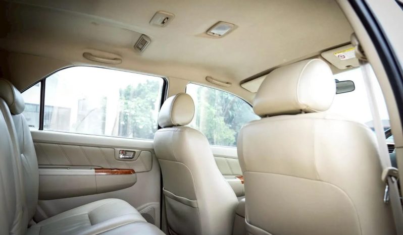 Toyota Fortuner 3.0 V 2011 full