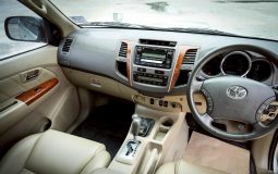 Toyota Fortuner 3.0 V 2011 full