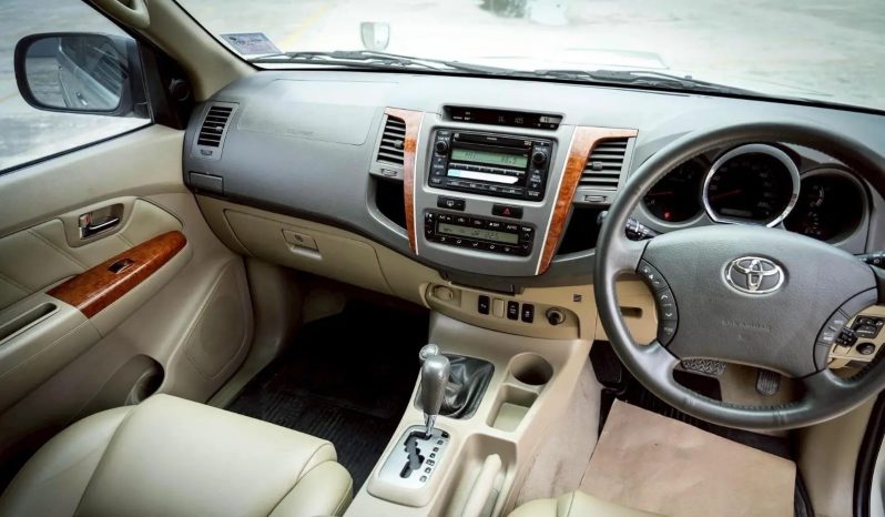 Toyota Fortuner 3.0 V 2011 full