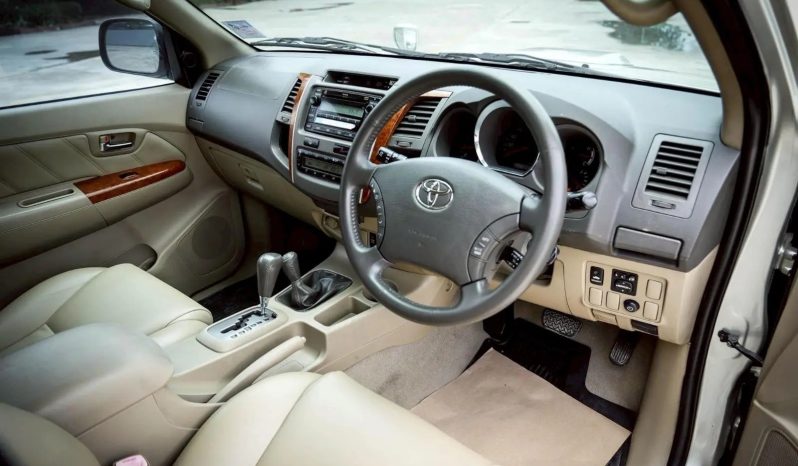 Toyota Fortuner 3.0 V 2011 full