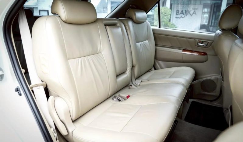 Toyota Fortuner 3.0 V 2011 full