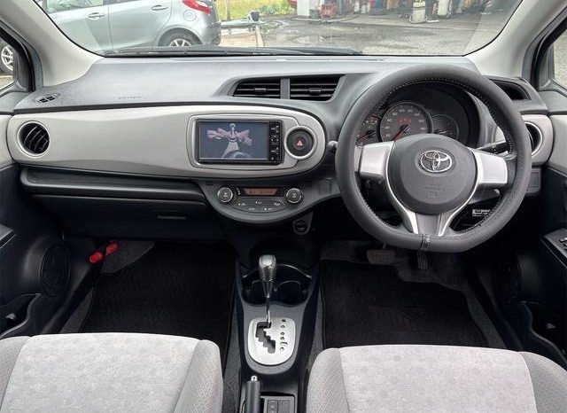 Toyota Vitz U 2011 full