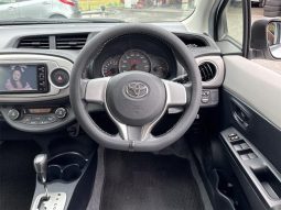 Toyota Vitz U 2011 full